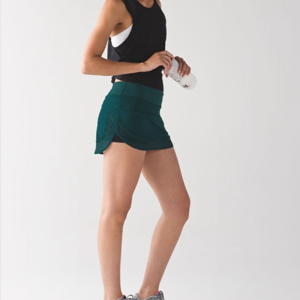 lululemon hottie hot skirt, size 2